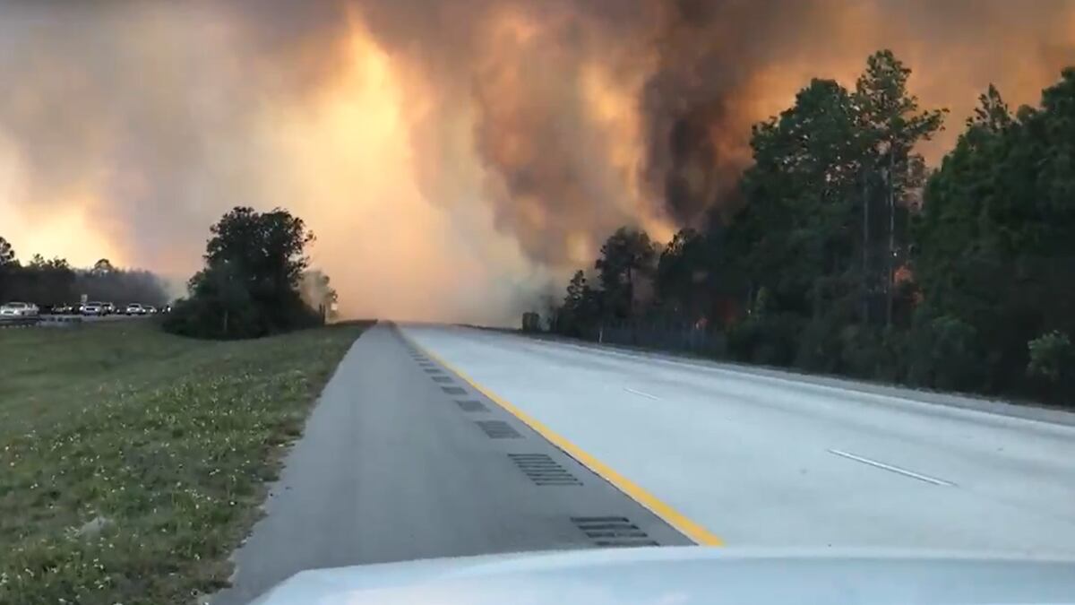 180 acre Wildfire in Volusia County forces closure on I4 westbound
