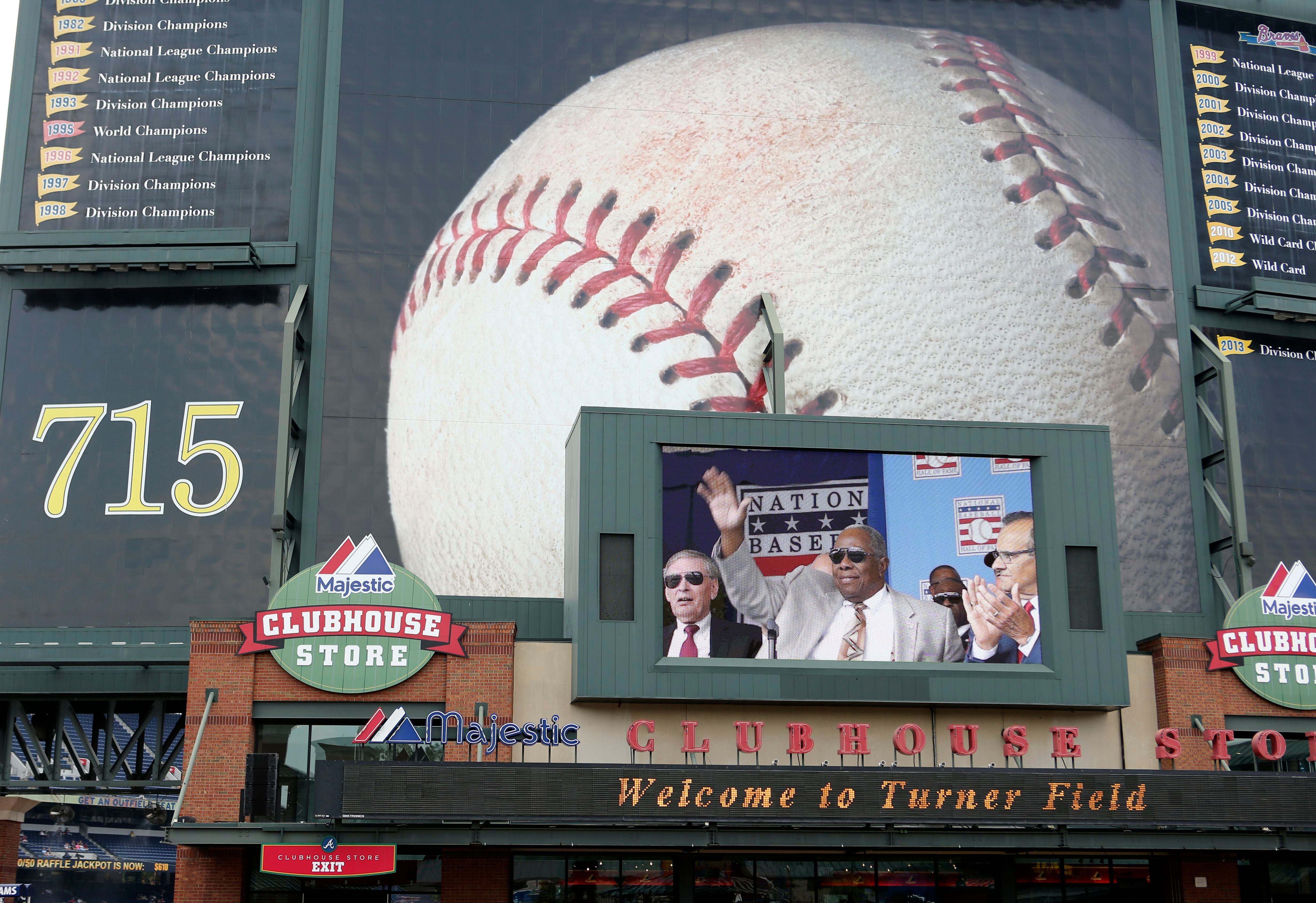 HANK AARON 記念ボール FIELD OF DREAMS Hank Aaron Autographed Chasing the Dream Exhibit Commemorative
